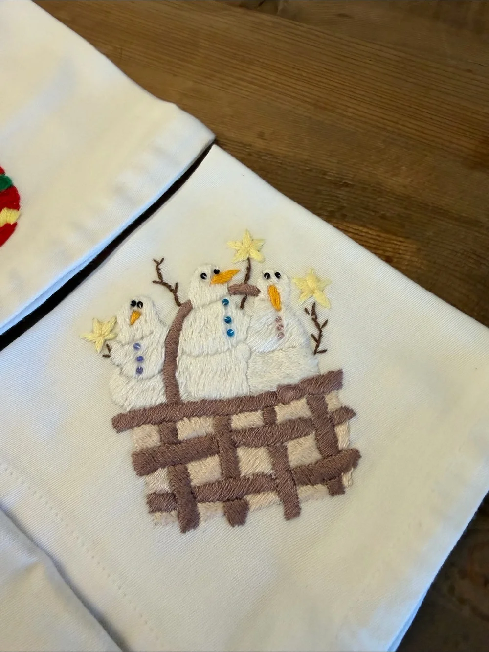 Williams-Sonoma Ivory Embroidered Cotton Cocktail Napkins Christmas Holidays (5)